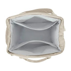 Mochila Maternidade Grande Aconchego Marfim aberta, com bolso interno frontal e bolso interno traseiro