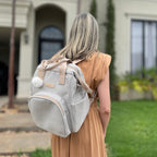 Mochila Maternidade Média Nuvem de Algodão Cinza com Bolso Frontal Térmico
