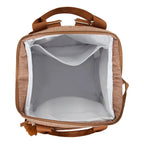 Interior da Mochila Maternidade Grande Memórias Marrom com bolso interno superior e forro impermeável